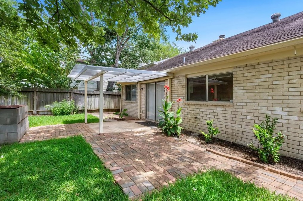 13406 Bridgepath Ln, Houston TX  77041-5892 exterior