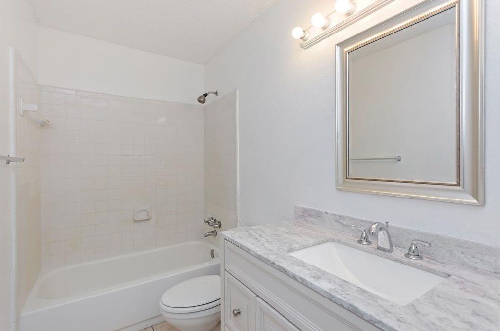 13406 Bridgepath Ln, Houston TX  77041-5892 exterior