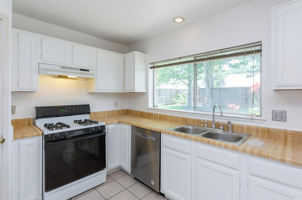 13406 Bridgepath Ln, Houston TX  77041-5892 exterior