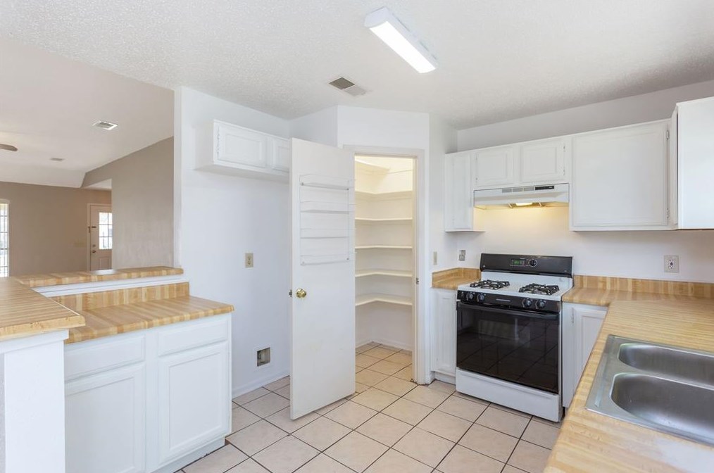 13406 Bridgepath Ln, Houston TX  77041-5892 exterior