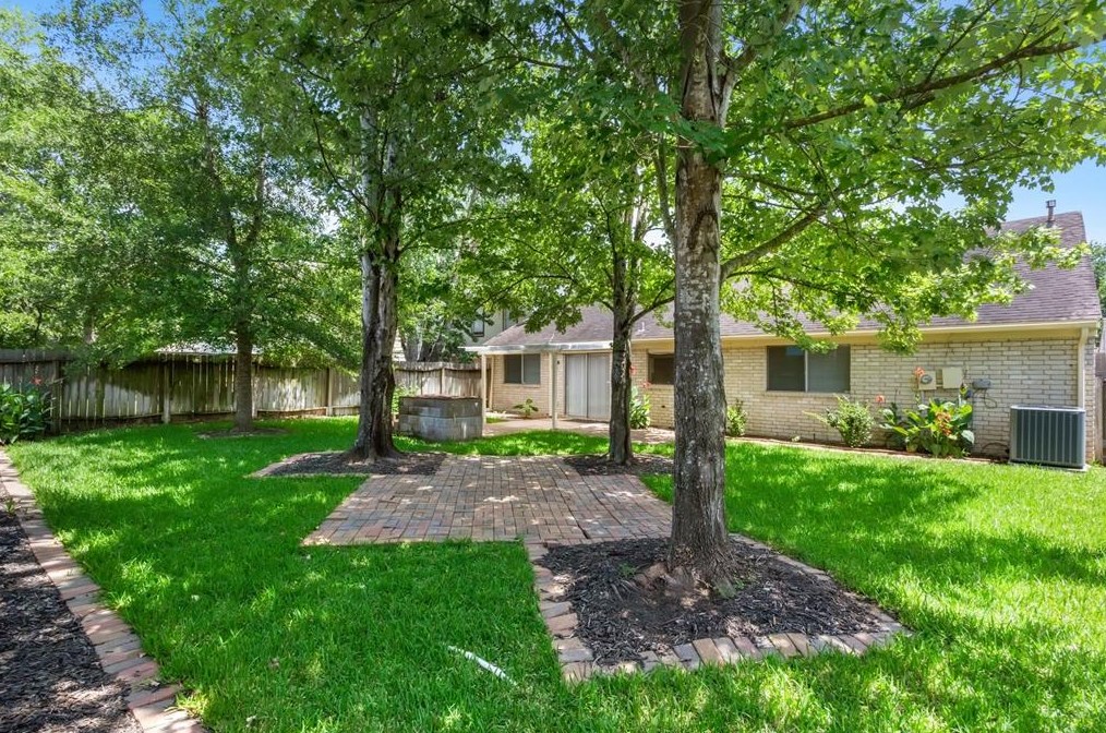 13406 Bridgepath Ln, Houston TX  77041-5892 exterior