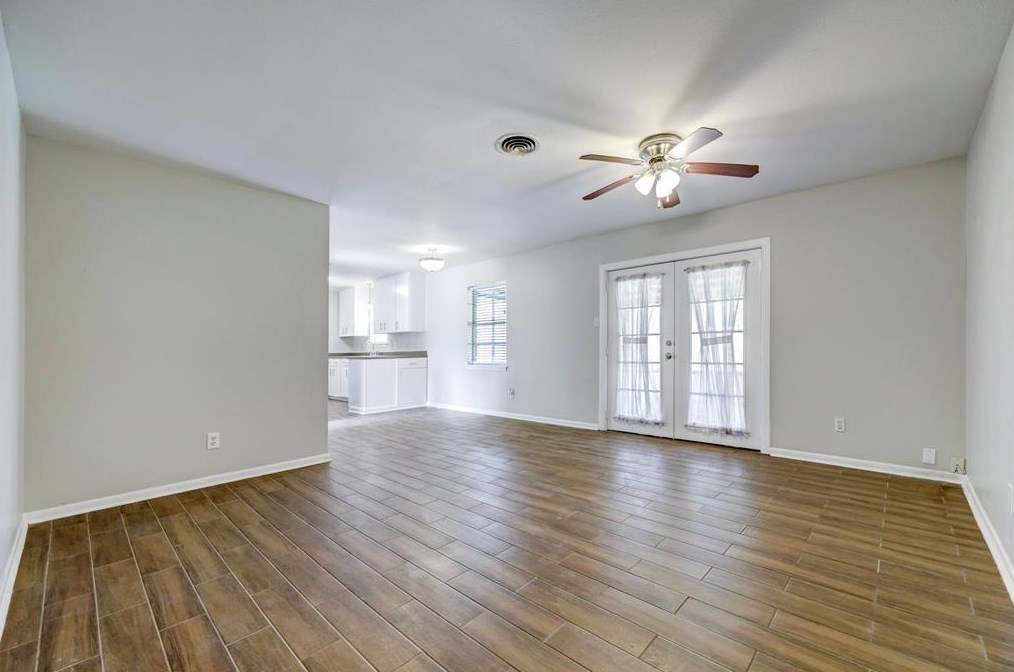 5850 Ettrick Dr, Houston, TX 77035-4230