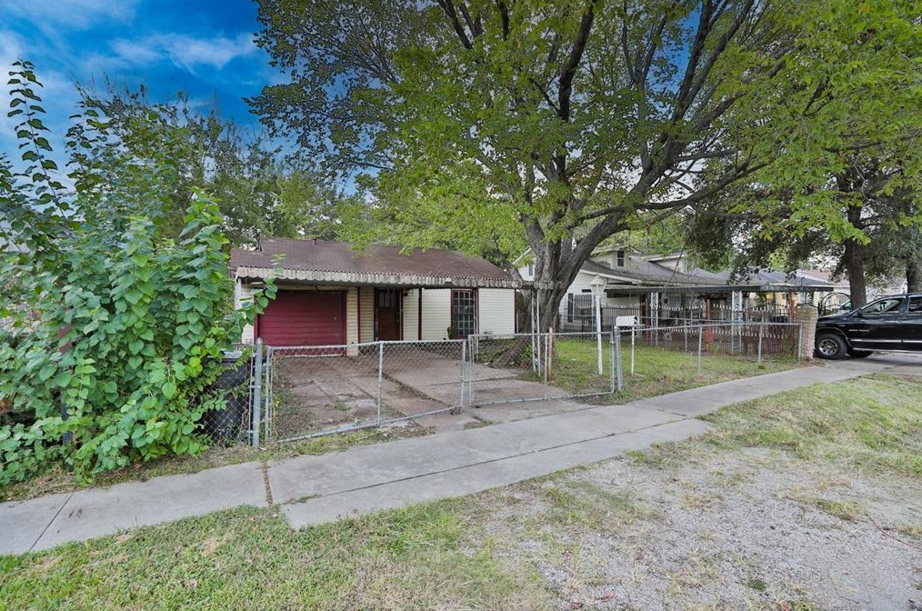 1007 Gazin St, Houston, TX 77020-6828