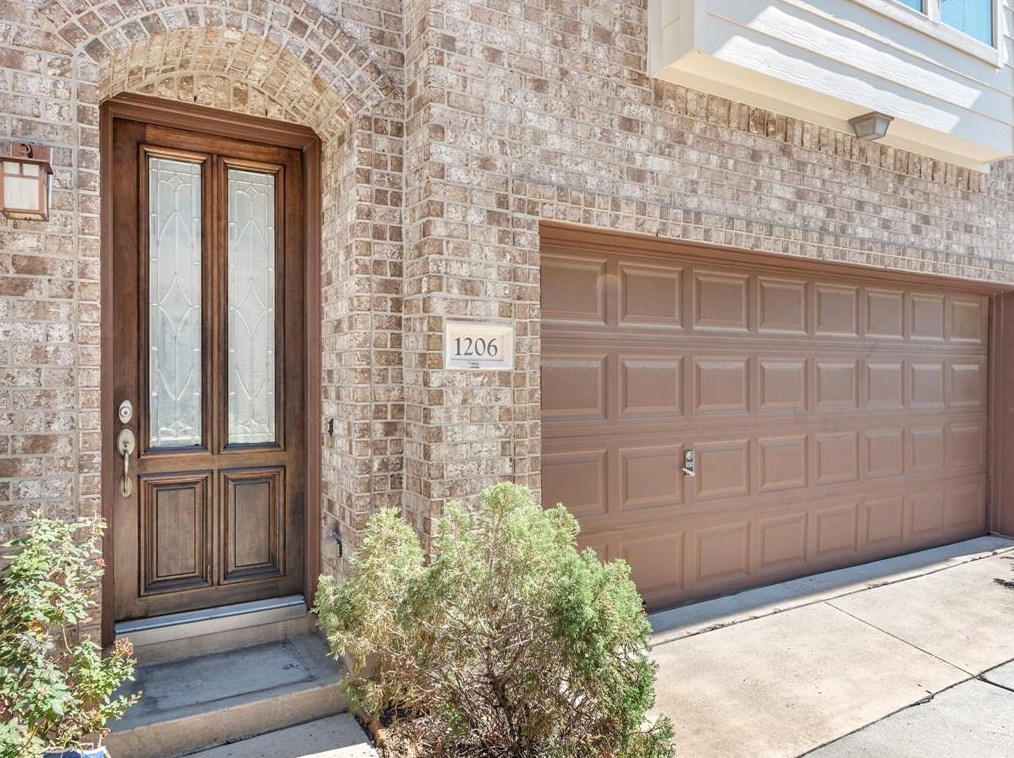 1206 Sampson St, Houston TX  77003-3902 exterior