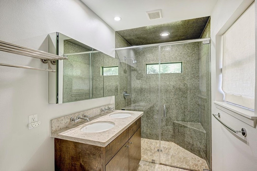 7918 Chevy Chase Dr, Houston TX  77063-1925 exterior