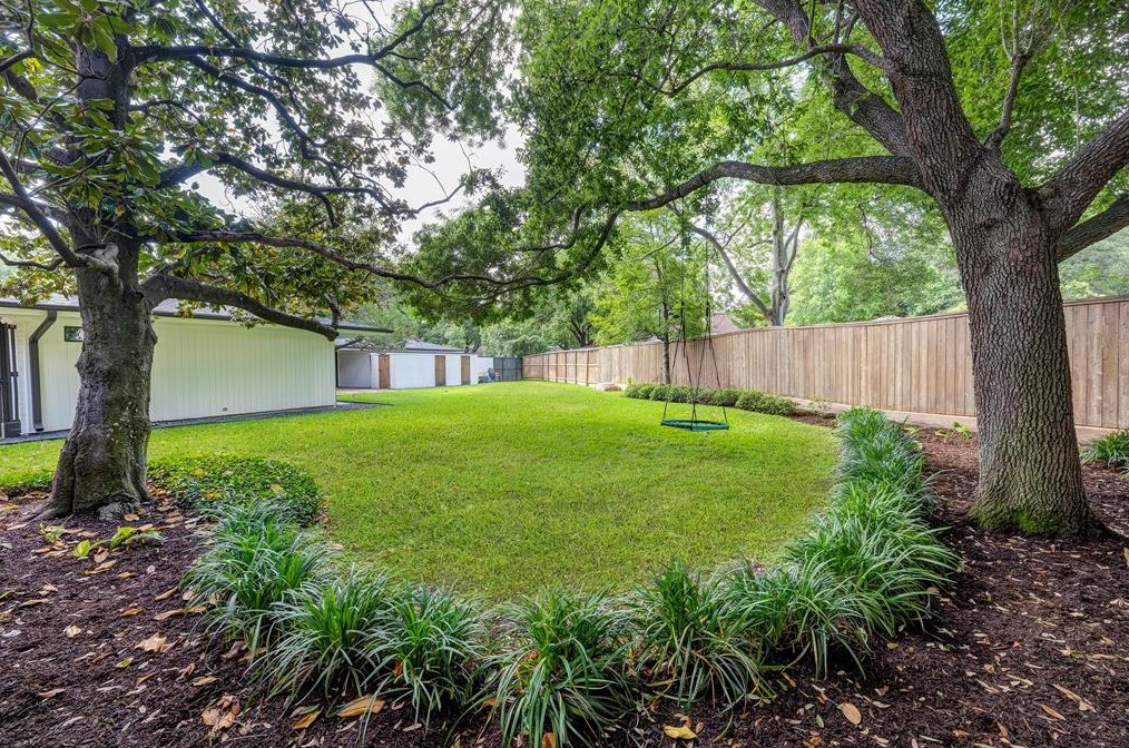 7918 Chevy Chase Dr, Houston TX  77063-1925 exterior