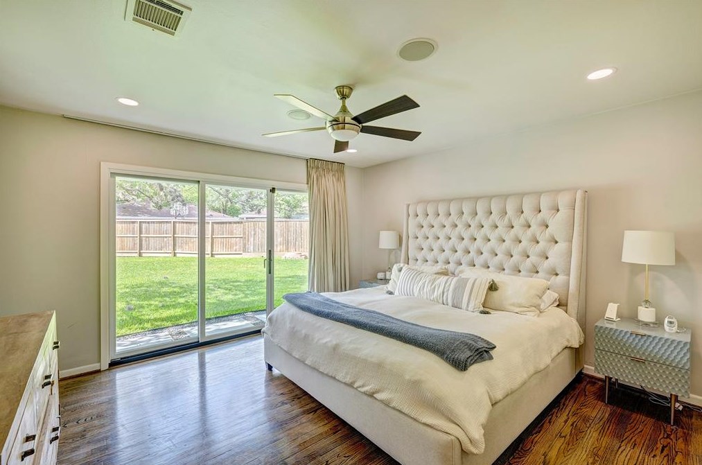 7918 Chevy Chase Dr, Houston TX  77063-1925 exterior