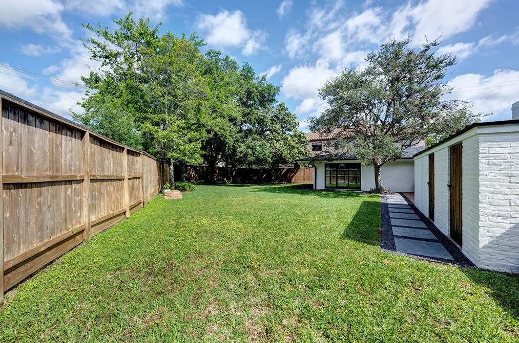 7918 Chevy Chase Dr, Houston TX  77063-1925 exterior
