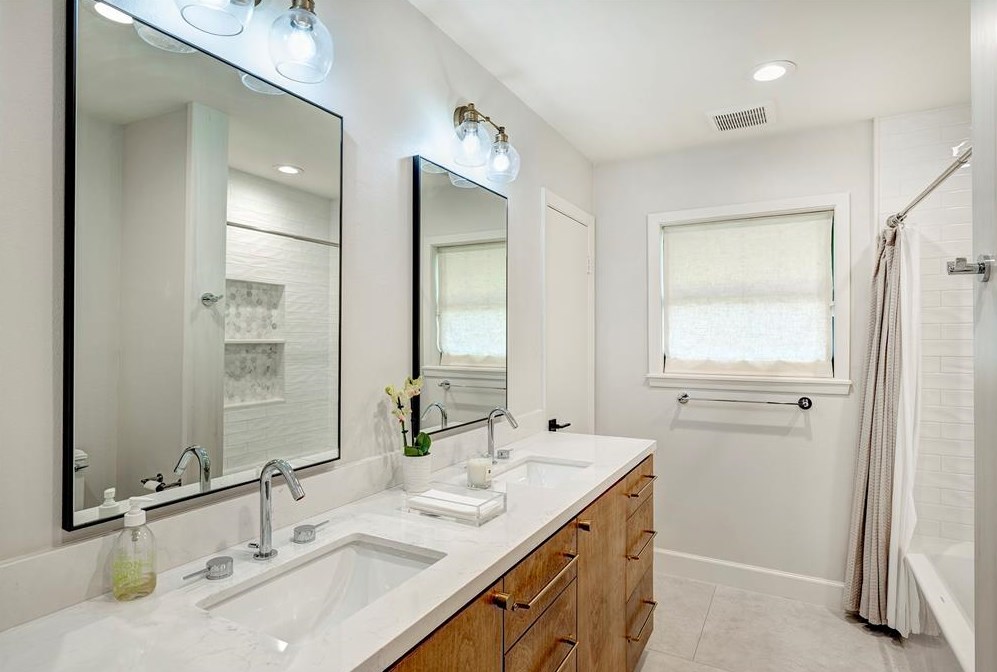 7918 Chevy Chase Dr, Houston TX  77063-1925 exterior