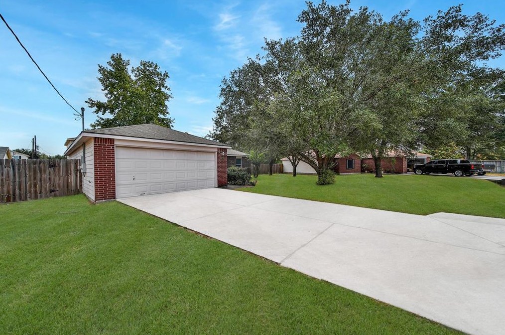 16221 Setting Sun Ct, Conroe, TX 77302