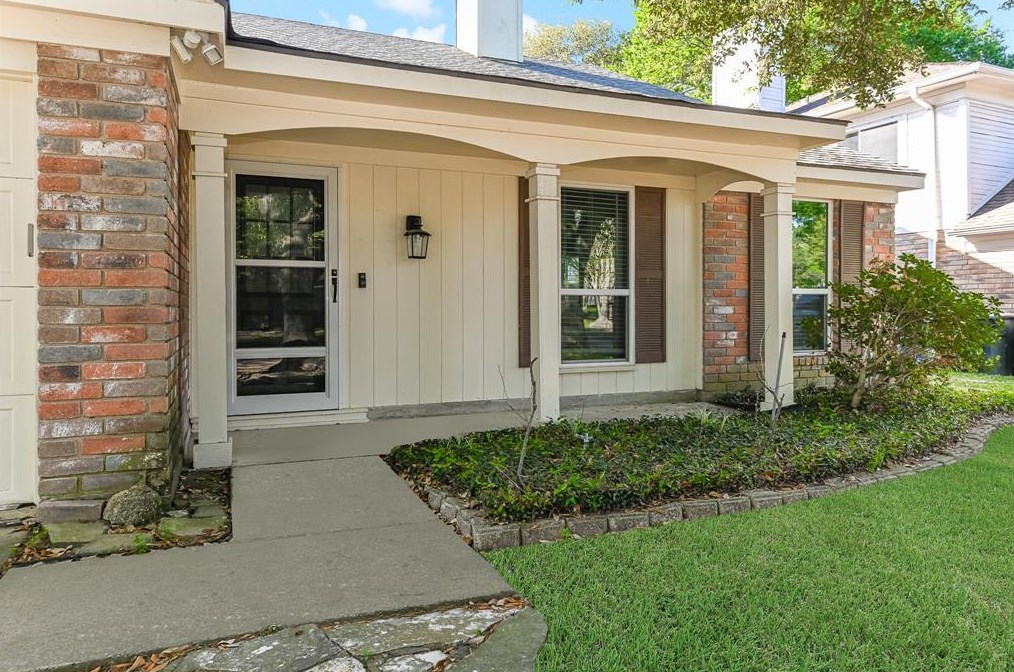8423 Laurel Trails Dr, Houston TX  77095-3836 exterior
