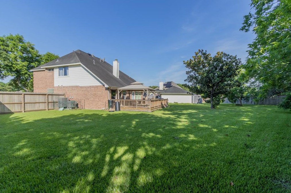 824 Courtland St, League City, TX 77573-5576