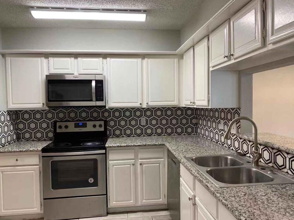 9242 Beechnut St, Houston TX  77096-1423 exterior