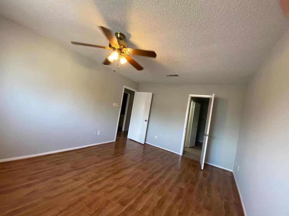 9242 Beechnut St, Houston TX  77096-1423 exterior