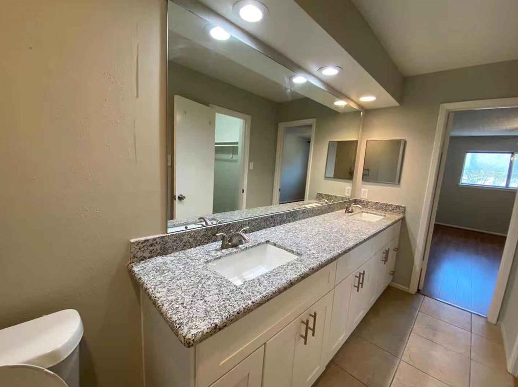 9242 Beechnut St, Houston TX  77096-1423 exterior