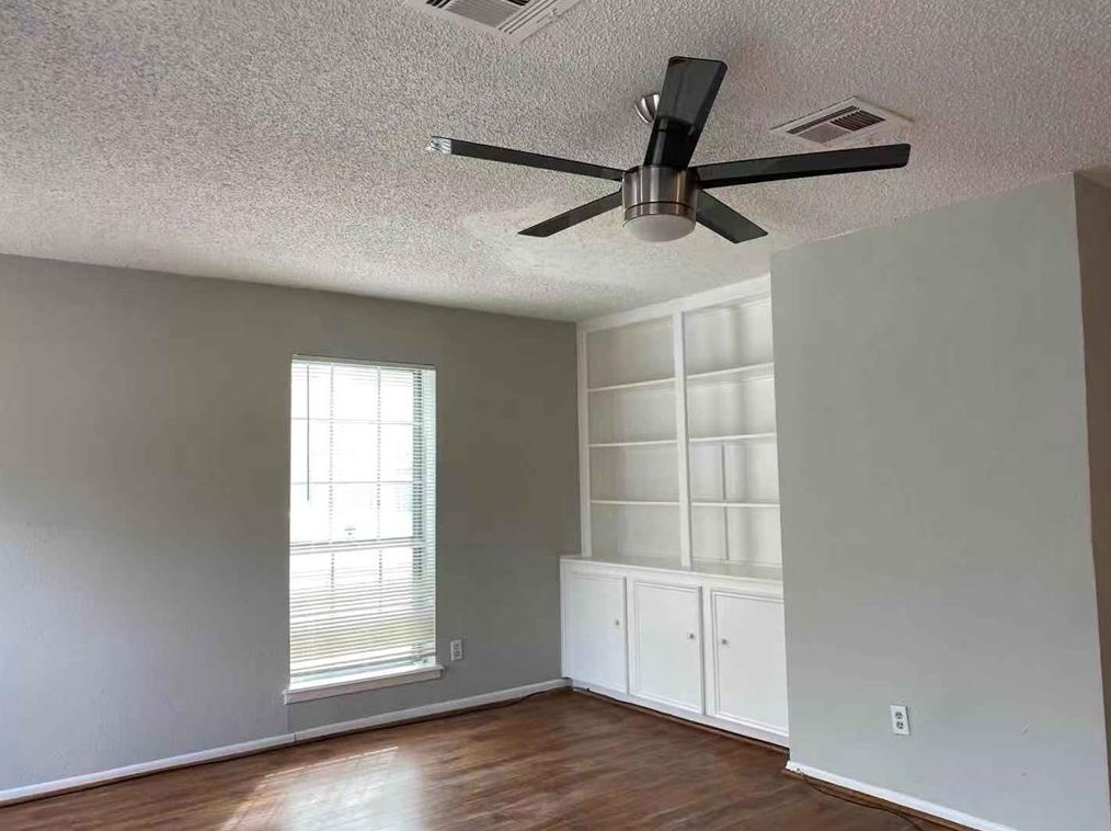 9242 Beechnut St, Houston TX  77036-6677 exterior