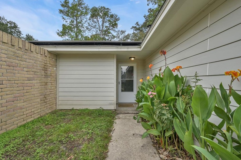 16858 Glen Eagle Dr N, Conroe, TX 77385