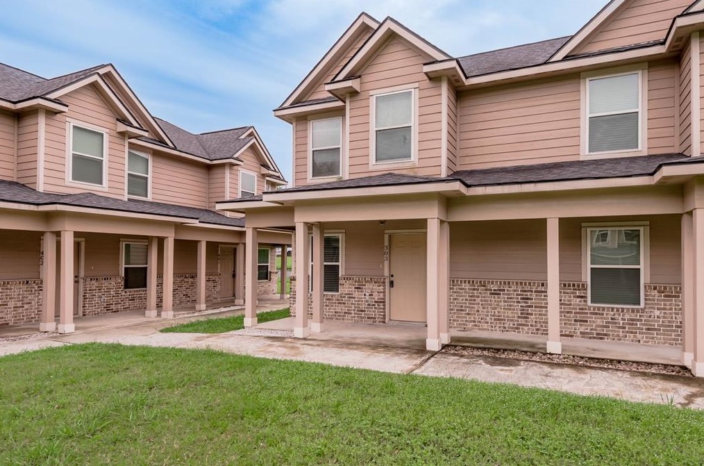 2002 20th St #303, Huntsville, TX 77340