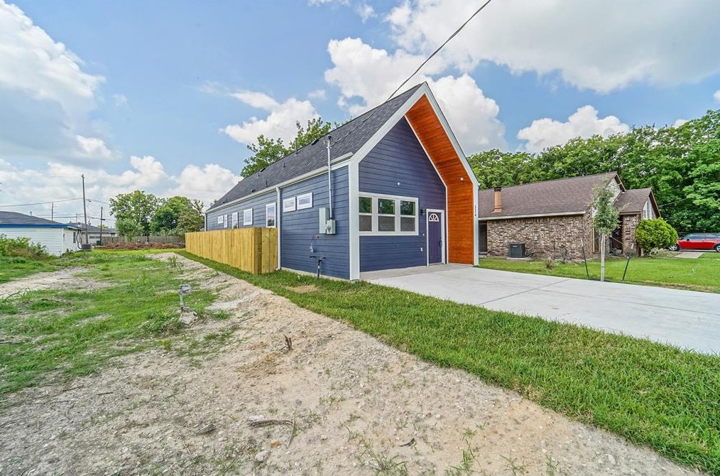 324 Tite St, Houston, TX 77029-4676