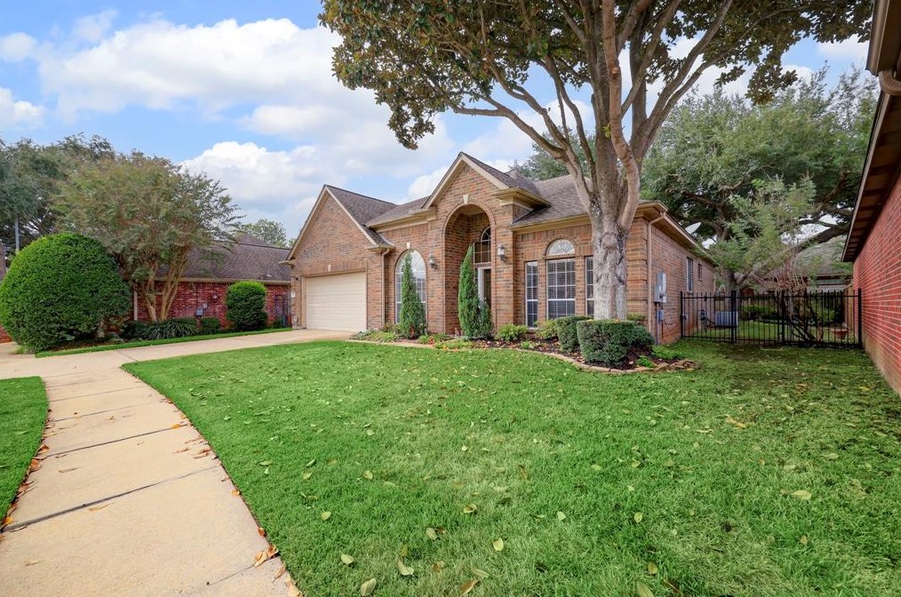 2930 Highland Lakes Dr, Missouri City, TX 77459-4219