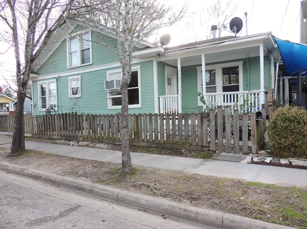 3701 Bradley St, Houston, TX 77009