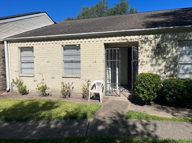 8950 Wilcrest Dr, Houston TX  77099-1845 exterior
