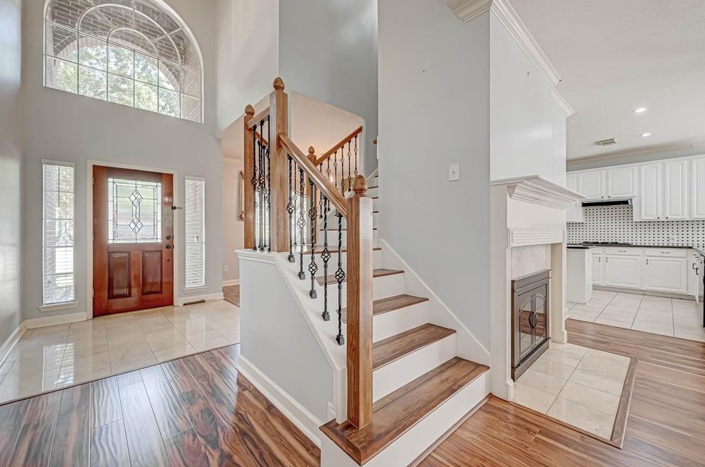 303 Oak Creek Ln, League City, TX 77573