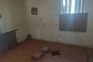 5327 Northridge Dr, Houston, TX 77033 - Photo 6