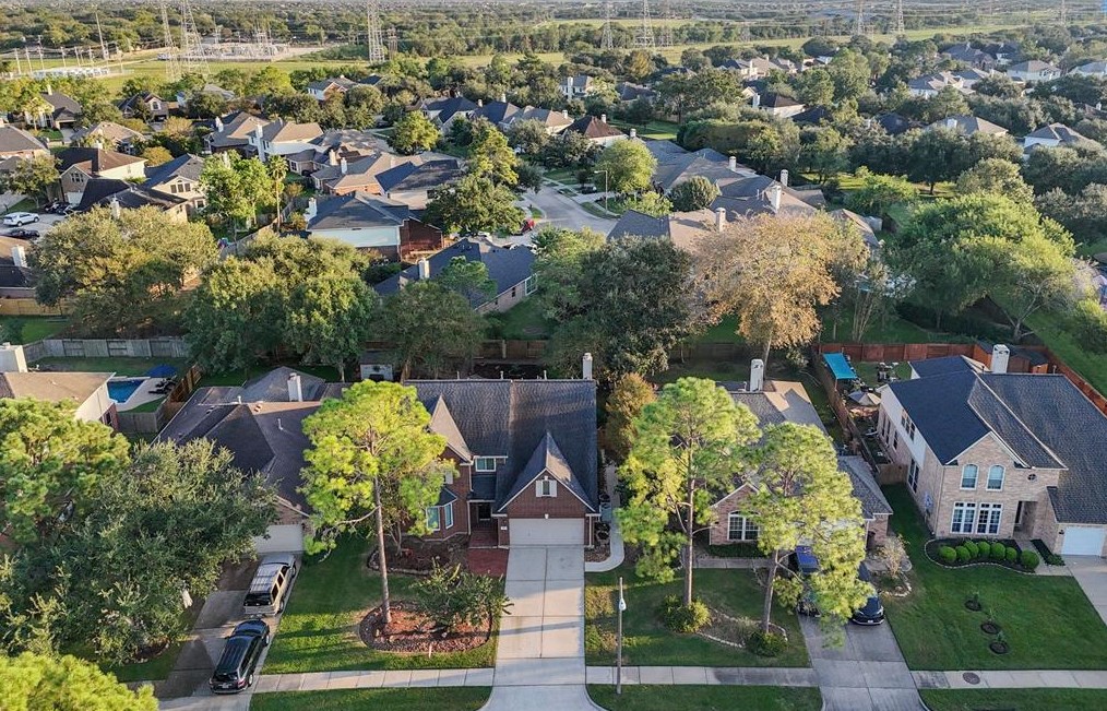4323 Grove Park Dr, League City, TX 77573