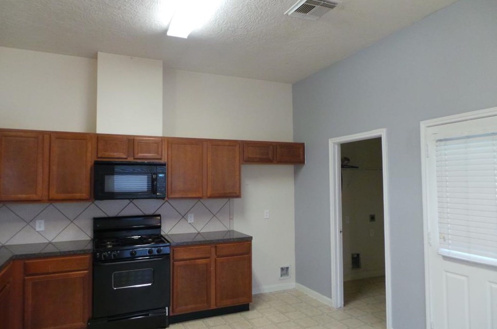 1918 Creegan Park Ct, Houston TX  77047-7520 exterior