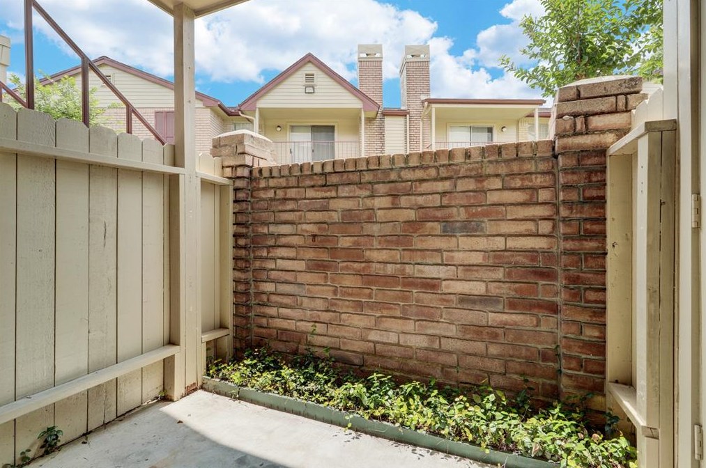 2120 El Paseo St, Houston TX 77054-3211 exterior