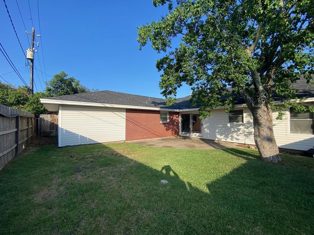 6814 Golf Crest Dr, Galveston, TX 77551