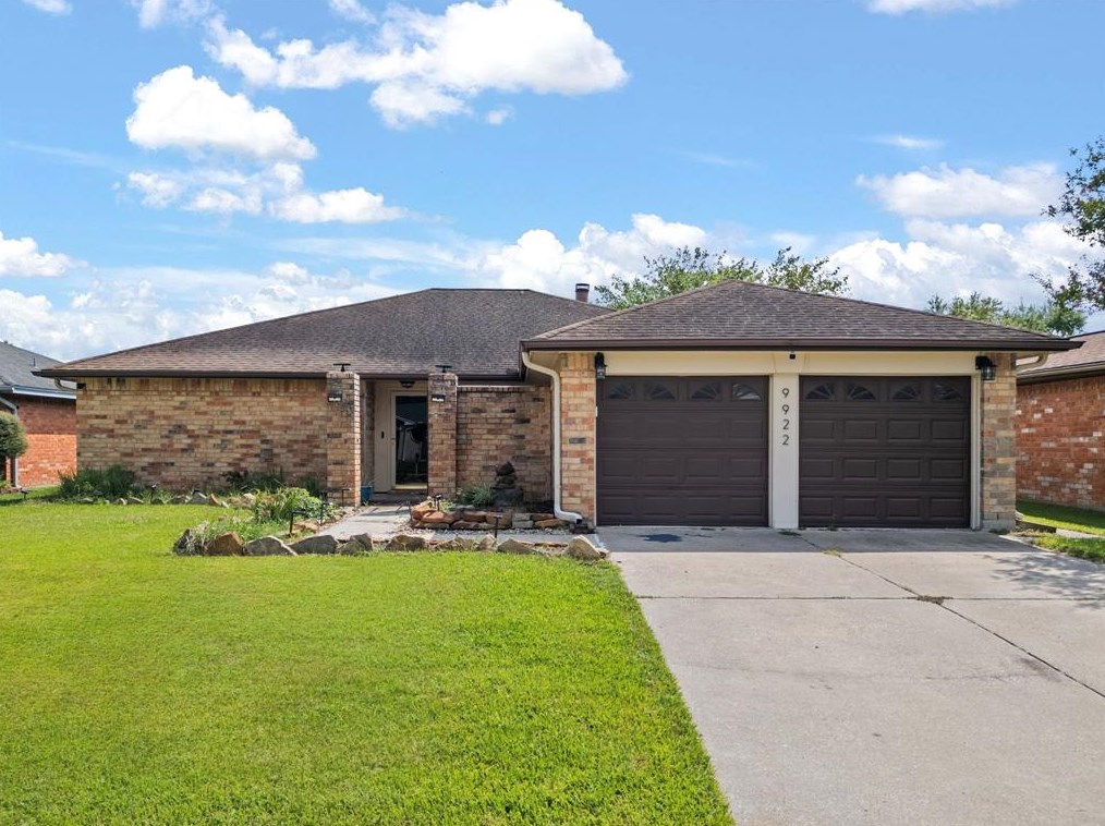 9922 Shell Rock Rd, Morgans Point, TX 77571