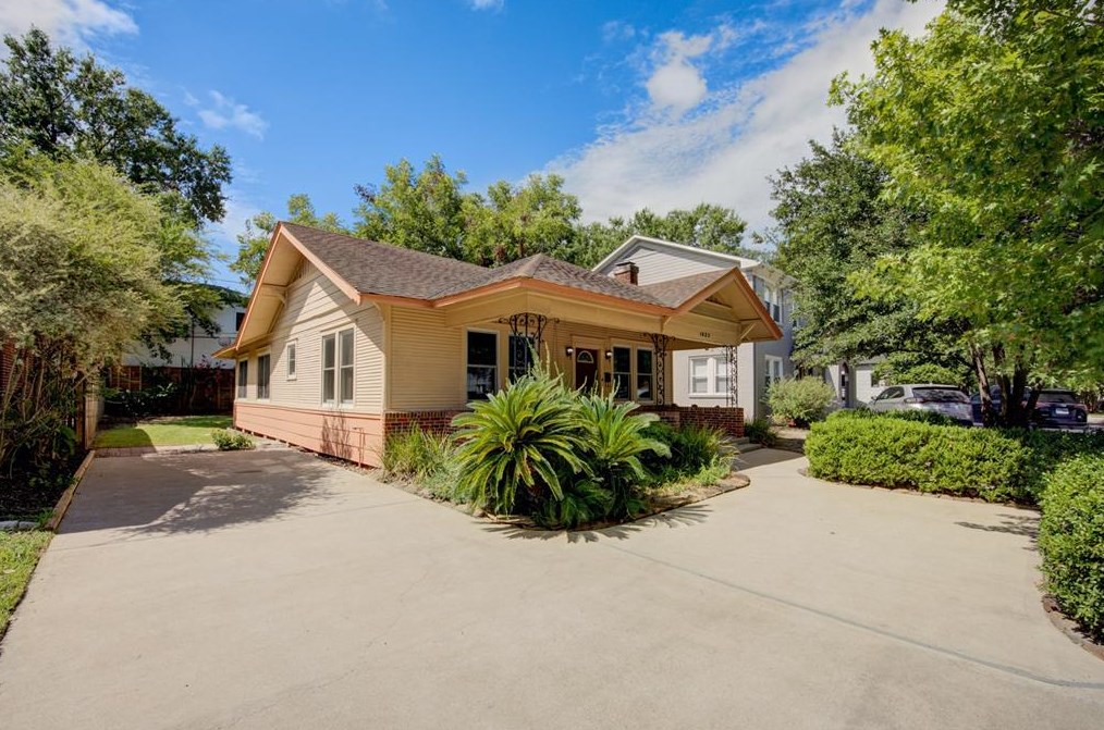 1623 Hawthorne St, Houston, TX 77006-3715