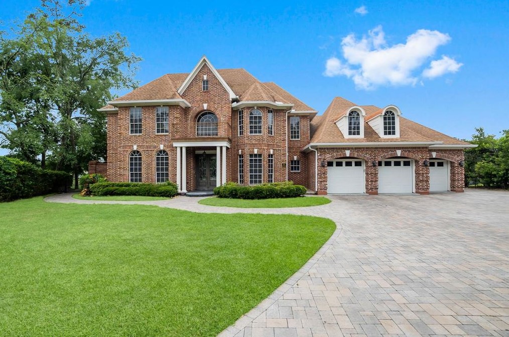 15 Shoreline Point Dr, Spring TX  77381-0033 exterior