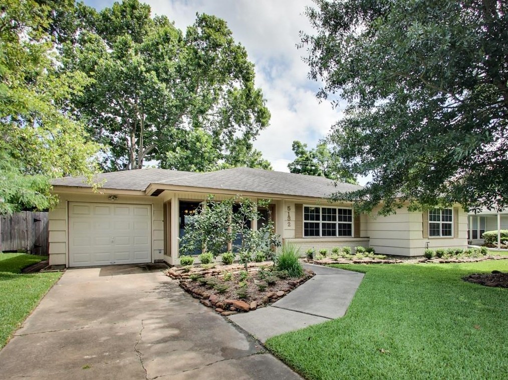 5132 Mimosa Dr, Bellaire, TX 77401
