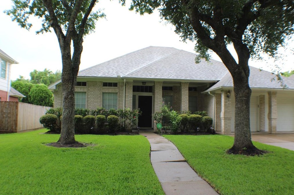 610 High Meadows Dr, Sugar Land, TX 77479