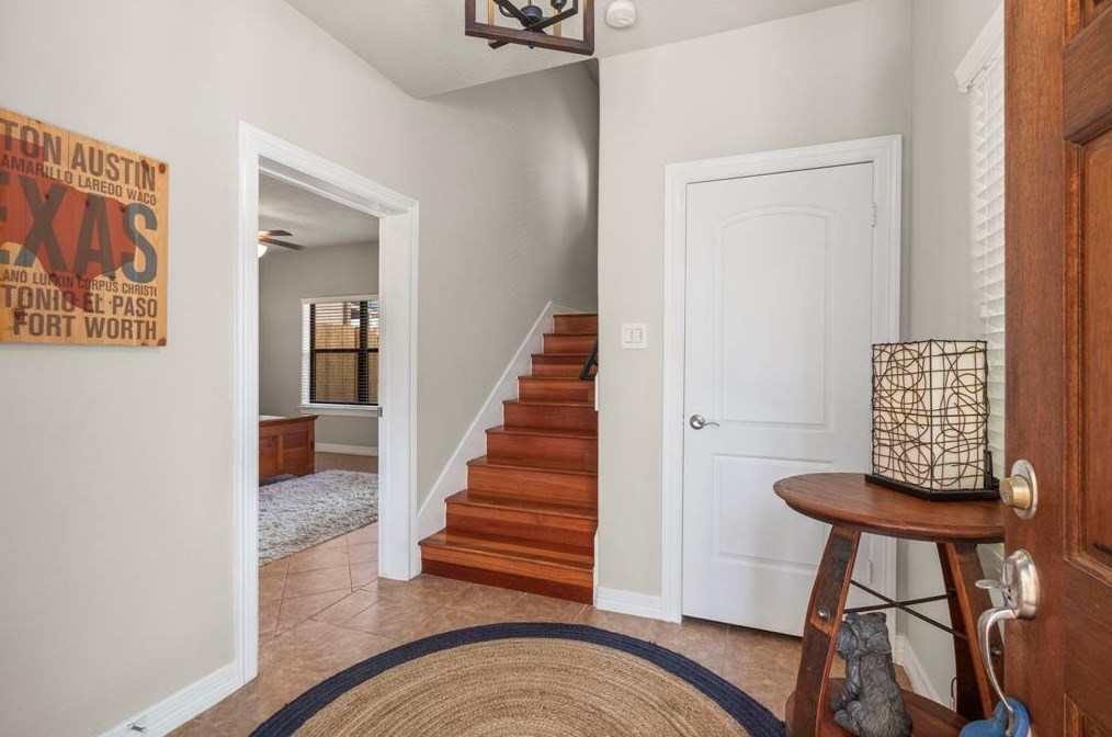 906 Garden Oaks Ter, Houston, TX 77018-5538