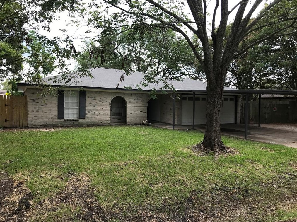 2406 Heather St, Highlands, TX 77562