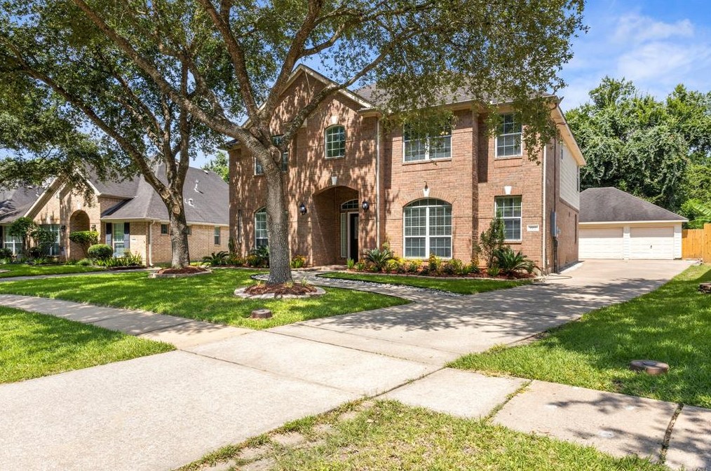 602 Canyon Crest Dr, League City, TX 77573