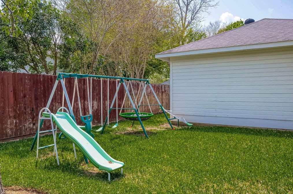 3322 Farmer Rd, Richmond TX  77406-6838 exterior