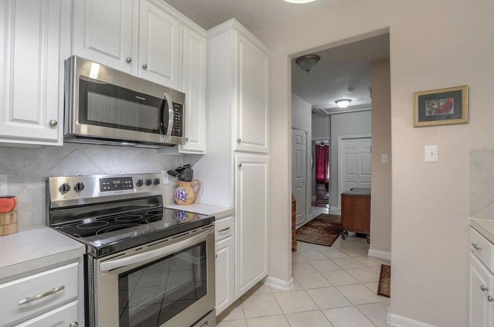 2018 Marchwood Manor Dr, Houston TX  77090-2217 exterior