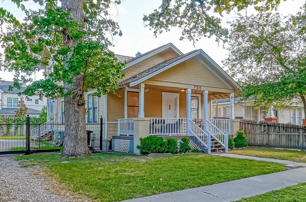 735 11th 1/2 St, Houston TX  77008-7115 exterior