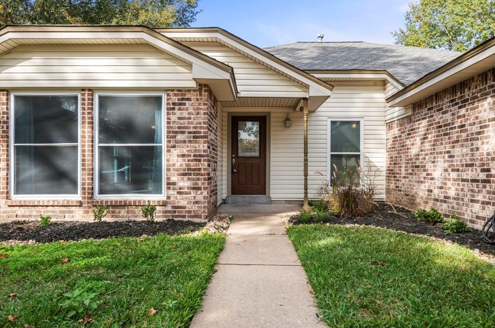 8623 Greenleaf Lake Dr, Houston TX  77095-3745 exterior