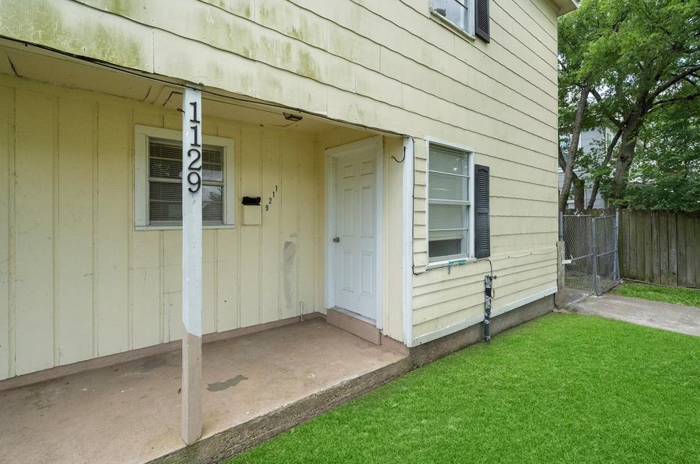 1129 4th Ave N, Texas City, TX 77590