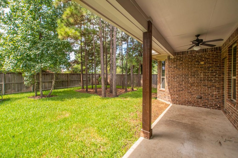 31 Whispering Thicket Pl, Tomball, TX 77375-4884