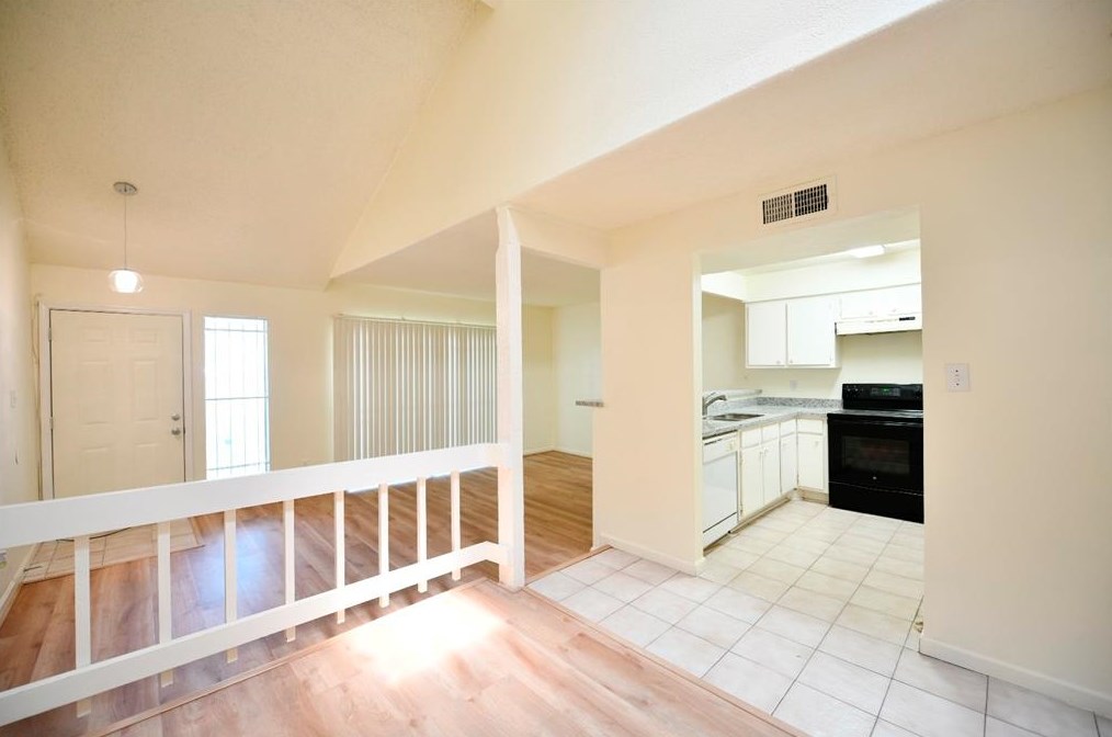 6813 Greenway Chase St, Houston TX  77072-2199 exterior