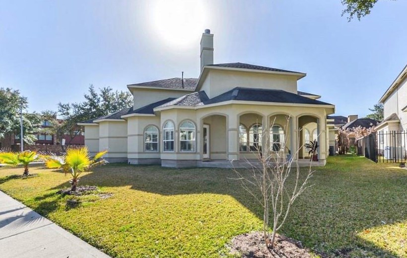 8002 Harbor Point Dr, Houston, TX 77071