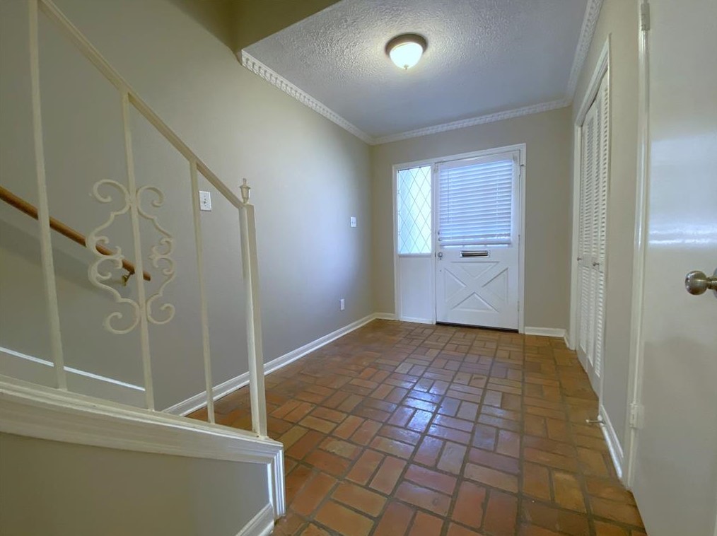 401 Post Oak Ln, Houston, TX 77056-1509