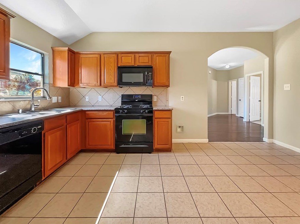 12002 Green Bluff Ct, Houston, TX 77044-7245